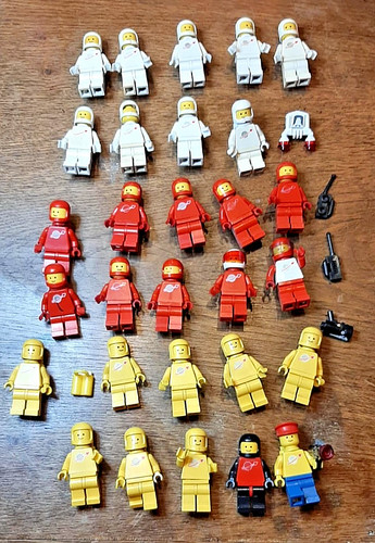 Lot 29 personnages - 2, lego